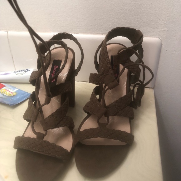 Strapped up heels olive green - Picture 1 of 4